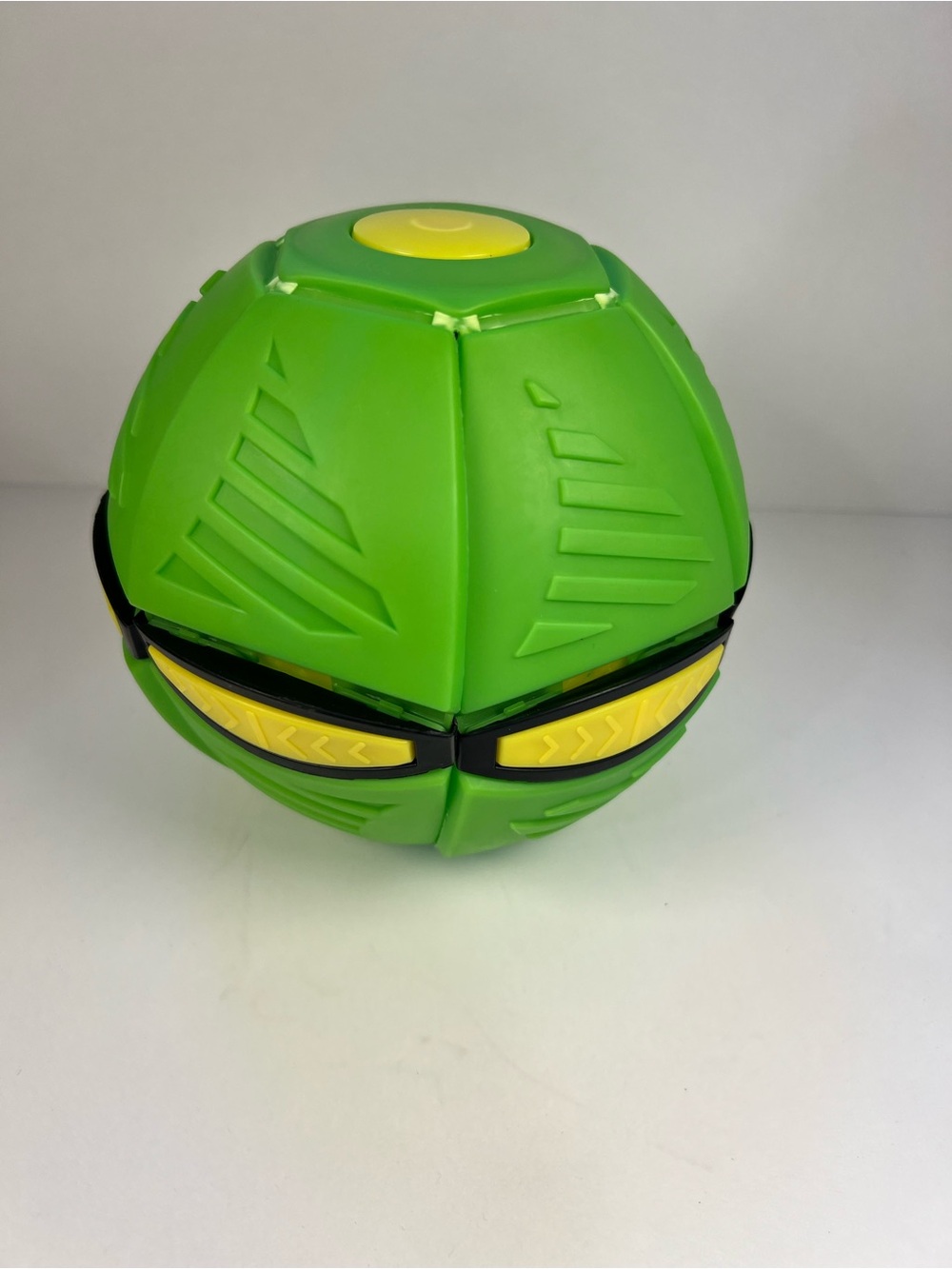 Magic Bouncing Ball Green Yellow Transforming Meta Ball Flying Saucer Toy